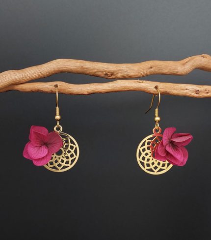 BOUCLES-OREILLES-ZOSCA-PETITES-FLEURS-ROUGES-BORDEAUX-ACIER-INOXYDABLE-DORE-min