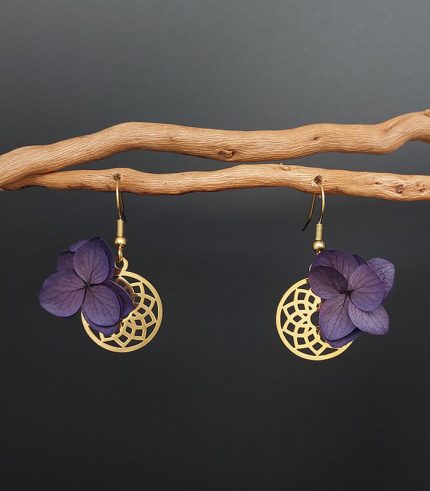 BOUCLES-OREILLES-ZOSCA-PETITES-FLEURS-VIOLETTES-ACIER-INOXYDABLE-DORE-min (1)