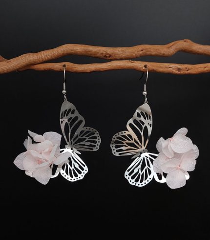 BOUCLES-OREILLES-ZEPHYR-PETITES-FLEURS-HORTENSIA-ROSE-CLAIR-ACIER-INOXYDABLE-ARGENTE-min