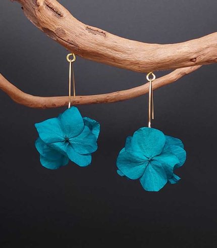 boucles d'oreilles éclosion acier inoxydable doré et fleurs d'hortensia stabilisées vert canard