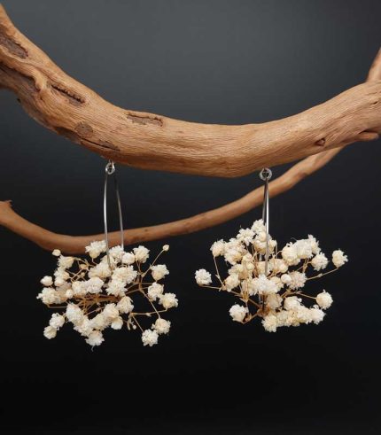 Créoles artisanales fleurs stabilisées gypsophile et acier inoxydable argent, fleurs éternelles, bijoux boucles oreilles mariage ivoire