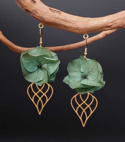 boucles oreilles goutte pointue sensuelle acier inoxydable doré et fleurs d'hortensia éternelles vert turquoise