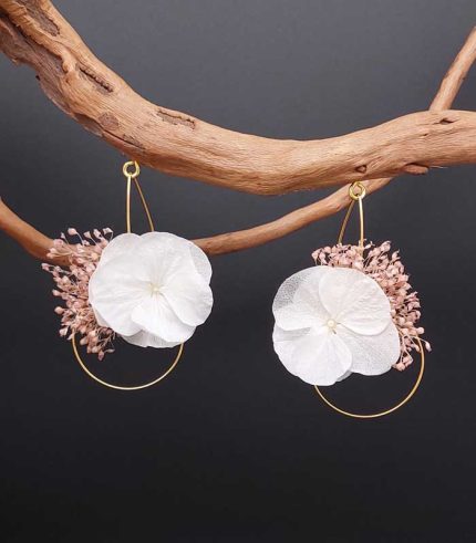Gravitation florale bijoux mariage ,boucles oreilles rondes fleurs éternelles et acier inoxydable, créoles grandes fleurs d'hortensia stabilisé, blanc et rose litchi