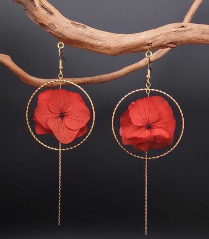 Boucles d'oreilles pendantes originales fleurs stabilisées eternelles, bijoux mariage, hortensia rouge